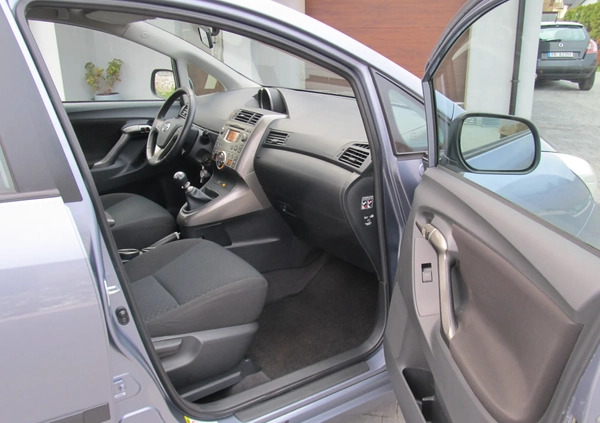 Toyota Verso cena 26600 przebieg: 234500, rok produkcji 2009 z Żyrardów małe 232